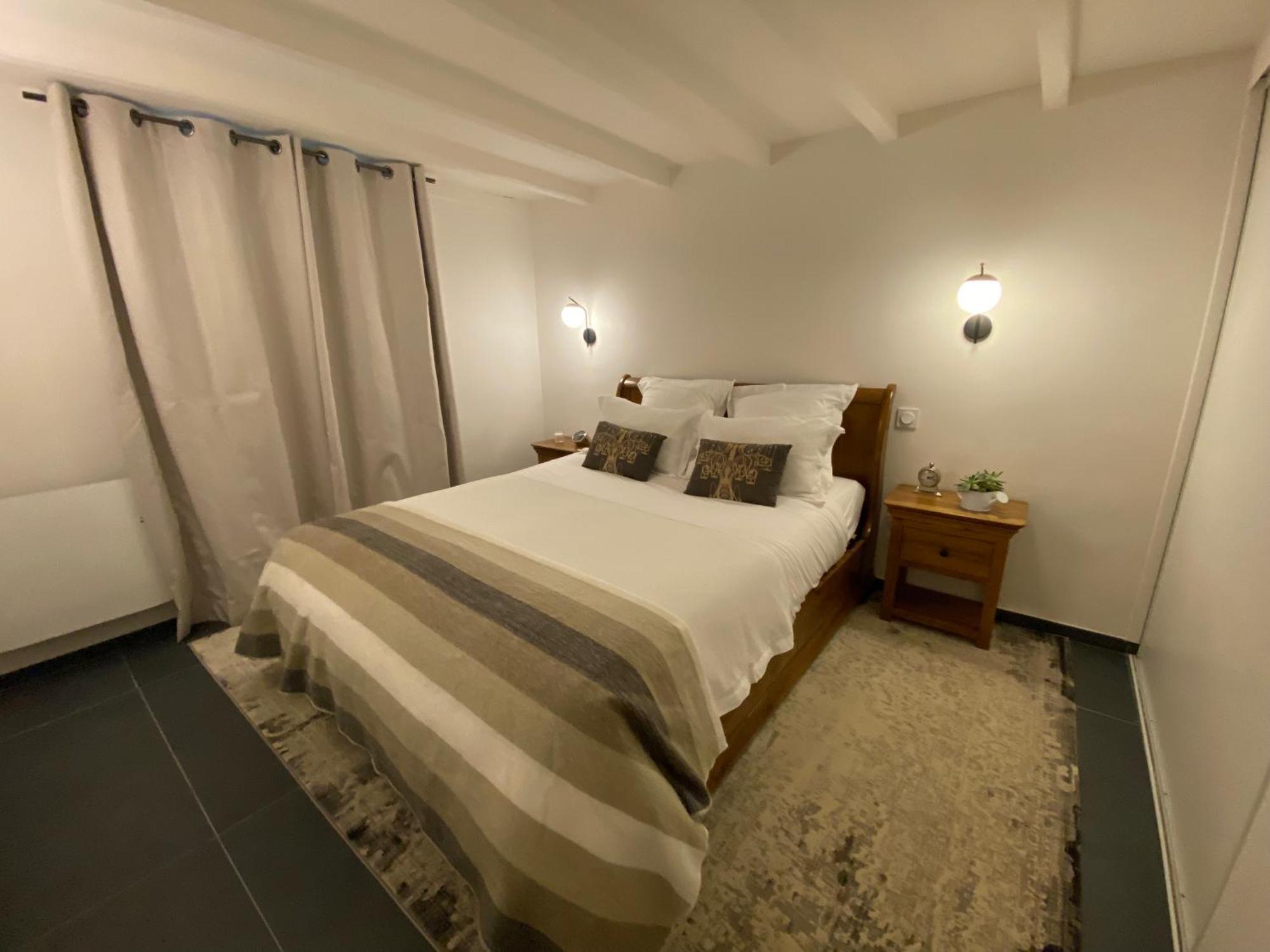 Appartement Avec Piscine Privee Dans Residence Pour 6 Personnes 于泽斯 外观 照片