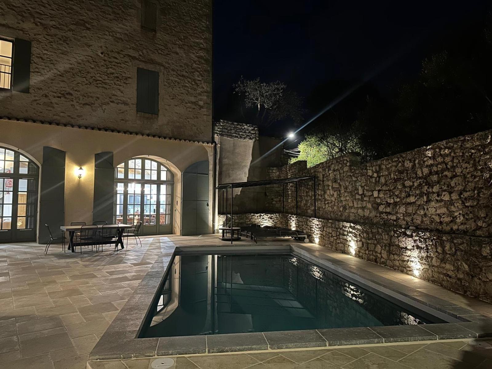 Appartement Avec Piscine Privee Dans Residence Pour 6 Personnes 于泽斯 外观 照片